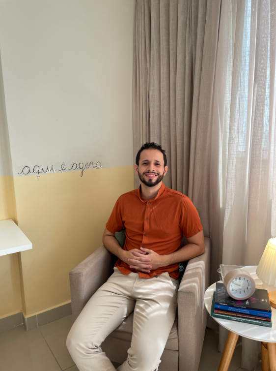 Retrato de Rodrigo Chocrón, psicólogo especialista em saúde mental no trabalho